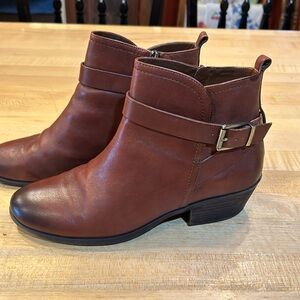 EUC Vince Camaro brown leather boots size 10